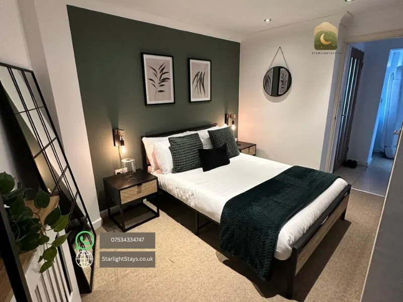 The Central Nook - Contactors and Holidaymakers - Image 1