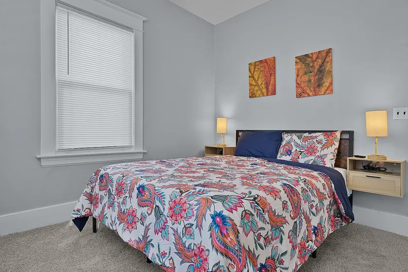 Extremely convenient NW side home! 3 queen beds - Image 1