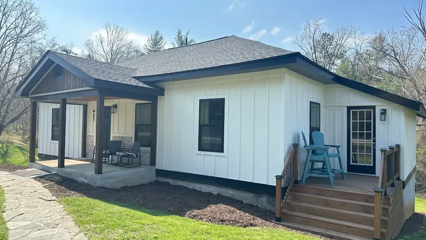 Modern Farmhouse 2 bed/2 bath King-Queen - Image 1
