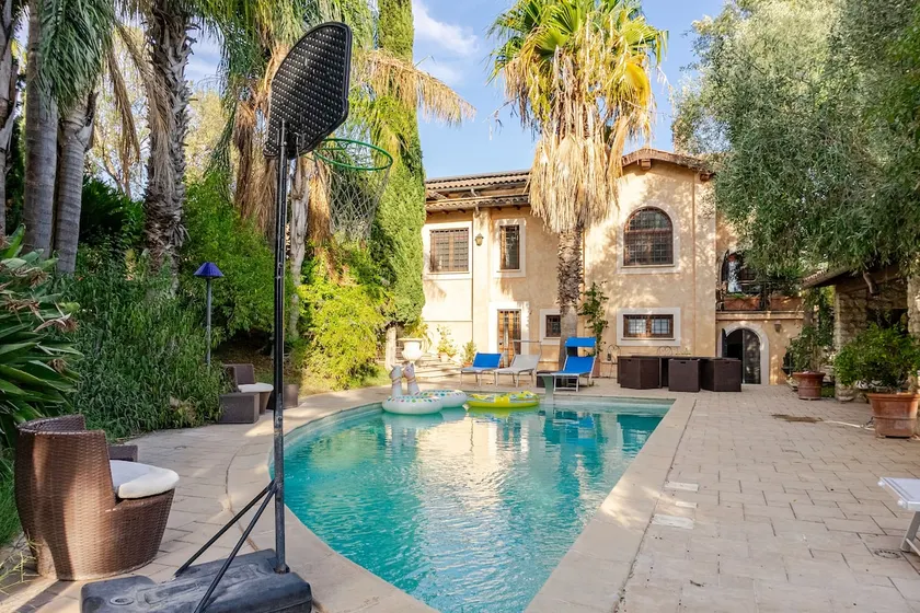 Magnificent Luxury Villa in Rome. Private pool and large garden. - Image 1