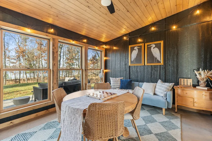 Cozy lake stay! Hot Tub, Firepit, Games & Kayaks - Image 1