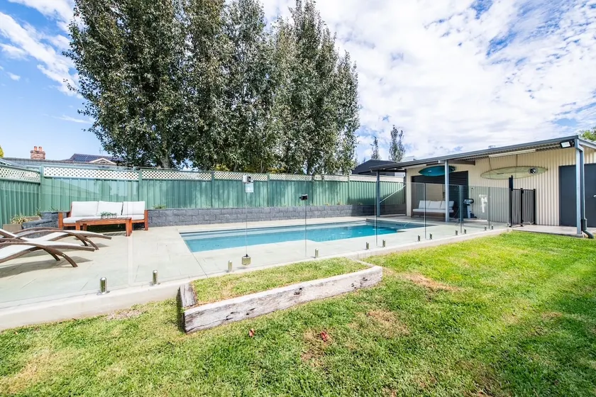 Under the Grapevines with Pool & BBQ - Image 1