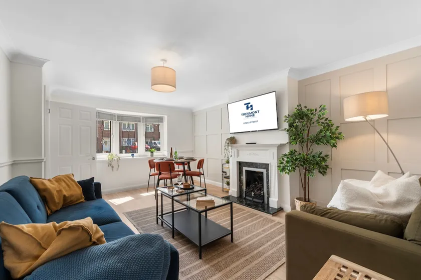 Contemporary 2-Bed House near Basildon Station - Image 1