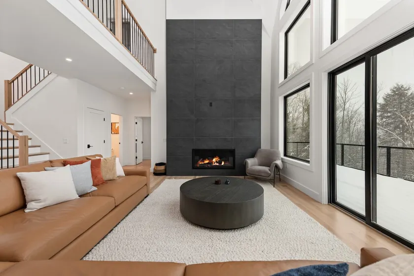 Modern Mountain Luxury Escape - Image 1