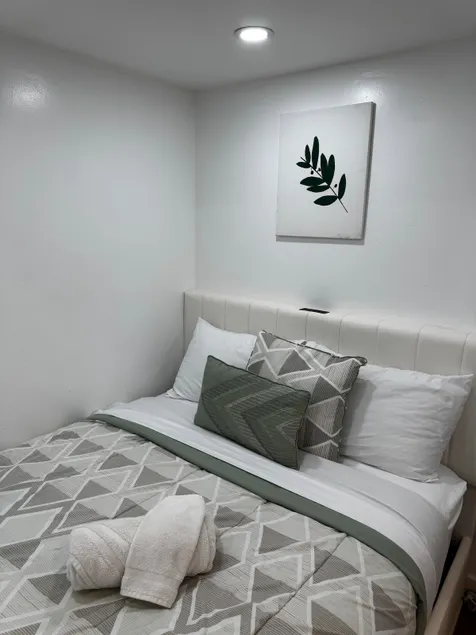 Modern Guesthouse With Amenities - Image 1