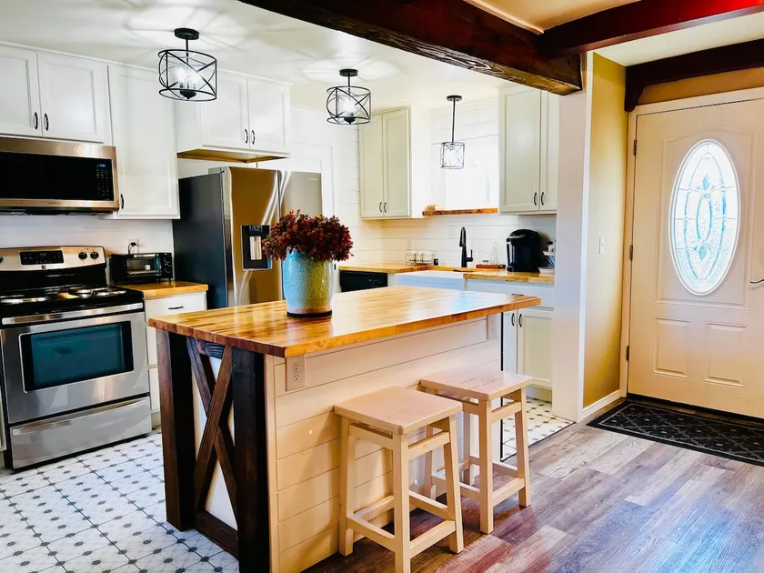 The Tudor Chalet, the farm unit - Image 1