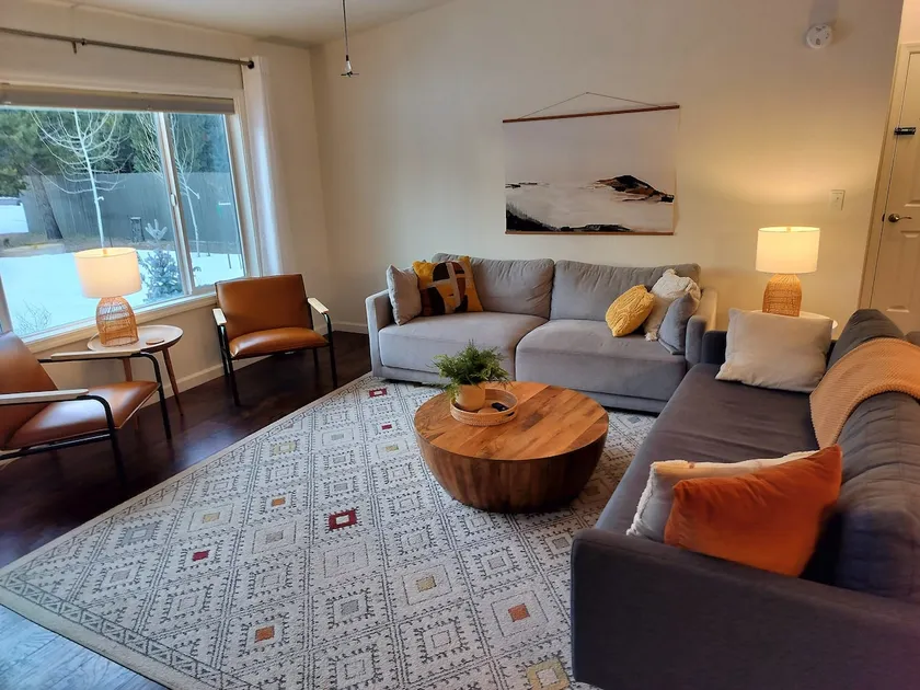 Pinewood Place | Hot tub | King Bed | Sleeps 9 - Image 1