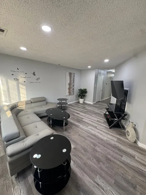 Cozy Modern house in Mt. Laurel 1st - Image 1