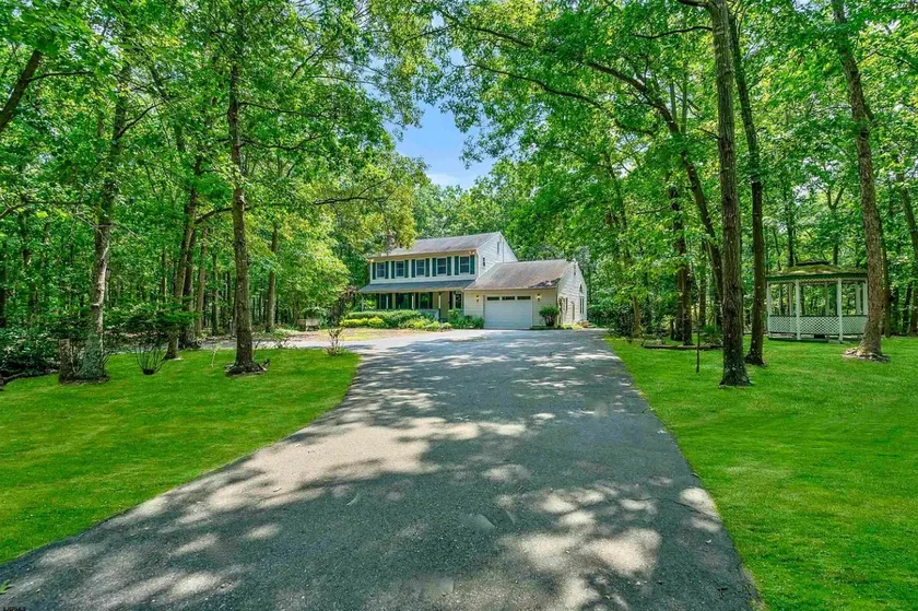 King Suite, BBQ & Fire pit, Kitchen, Three Acres. - Image 1