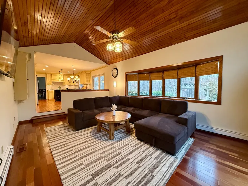 Kitchen, BBQ & Fire pit, King Suite, Three Acres. - Image 1