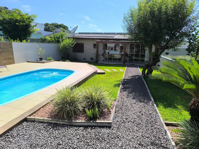 Pool House in Rolante - Image 1