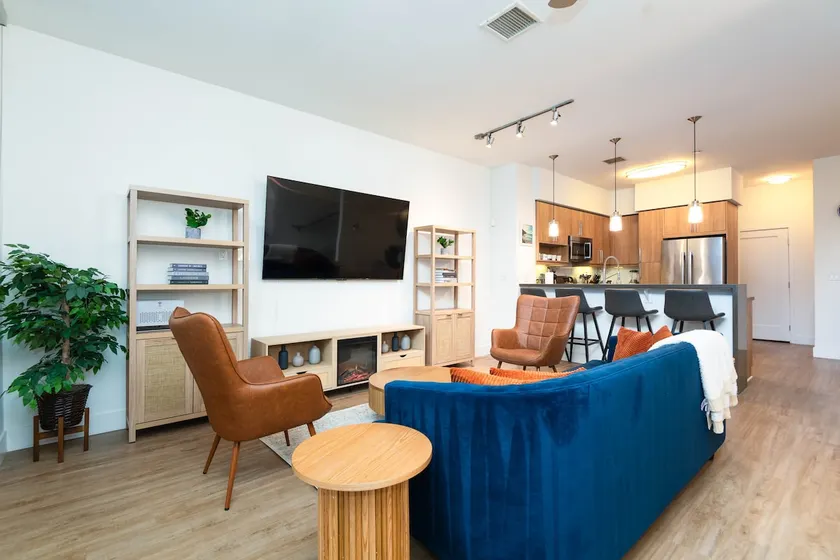 Santa Monica 2BR | Downtown • Hot Tub • King Beds - Image 1