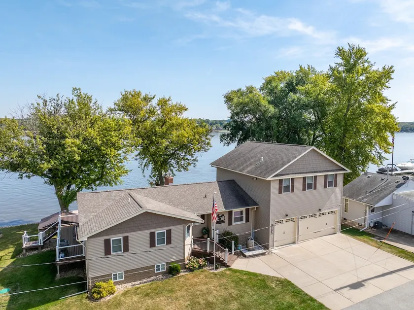 The LeClaire Driftwood Retreat - Image 1