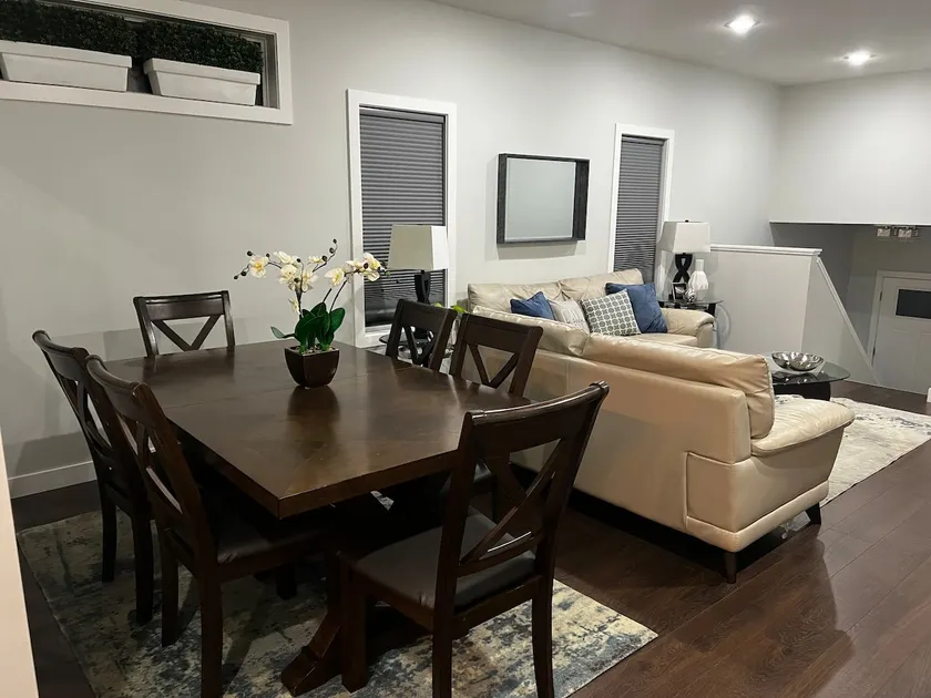 The Renaissance - Elegant & Cozy StayCation Home - Image 1