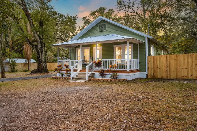Historic Sweetwater Cottage |Fenced Yard & Firepit - Image 1