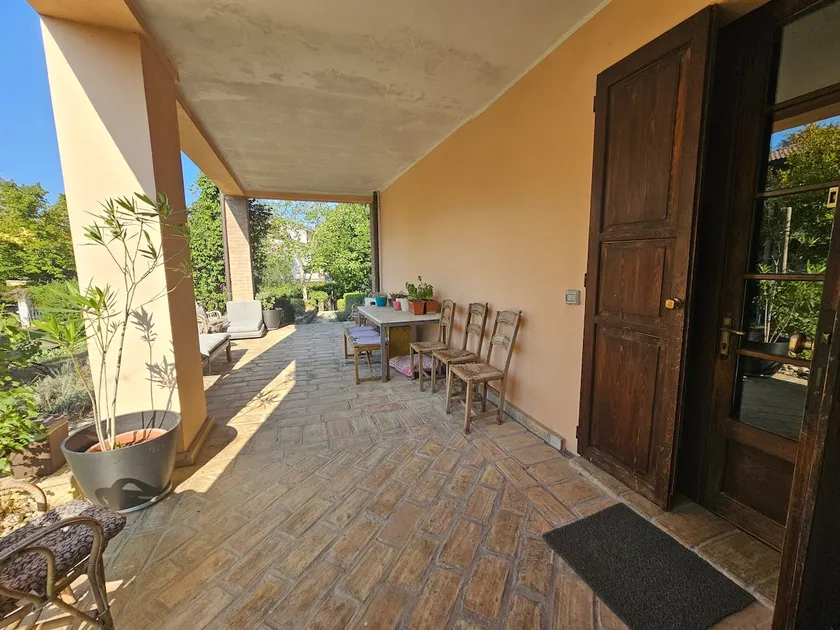 ”Vincenzo” house with garden - Image 1