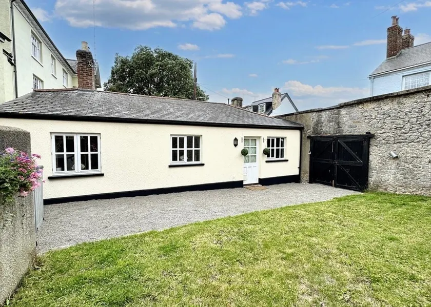 Quaint little cottage bungalow - Image 1