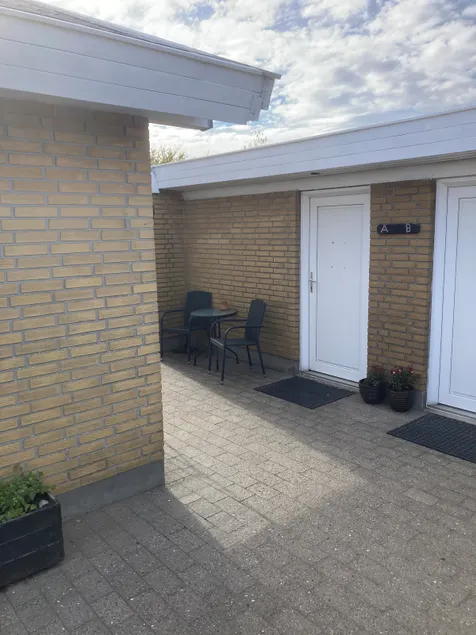 Studio apartment in a quiet area - Image 1