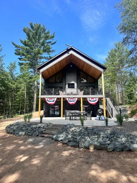 Luxury Lodge in the Northwoods - Image 1