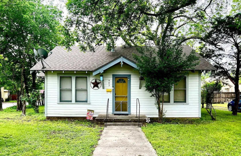 Bee Kind Cottage - Image 1