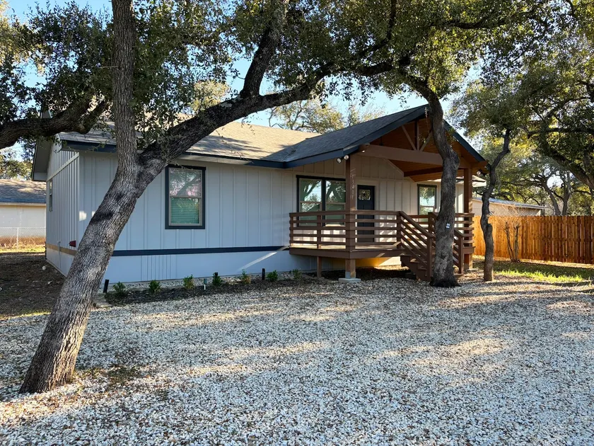 Charming 3-Bedroom Retreat near Austin - Image 1