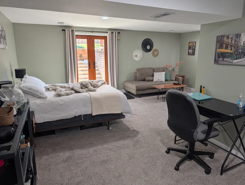 Private Studio Suite/ Sep Entrance, Private Patio - Image 1