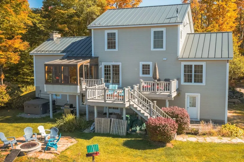 4BR house, mountain & pond views, hot tub, bbq - Image 1