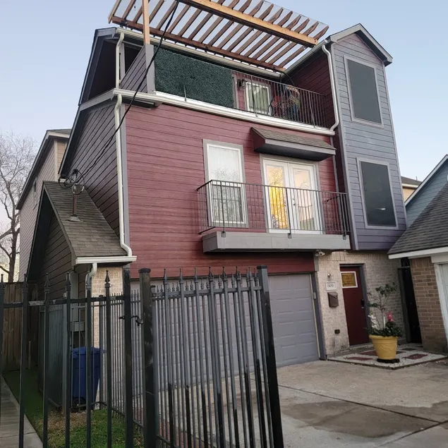 Houston Sweet Spot Townhouse - Image 1