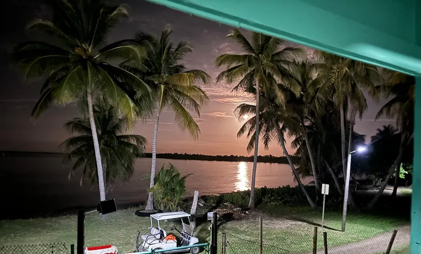 Mami Ana Beach House, The Oceanfront Rest Hideaway ! - Image 1