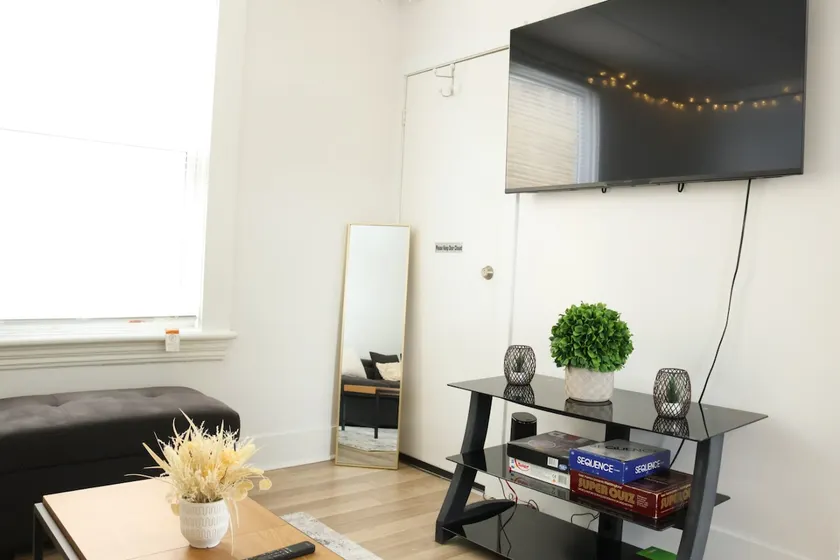 Cozy Modern Retreat & Warm Vibes - Image 1