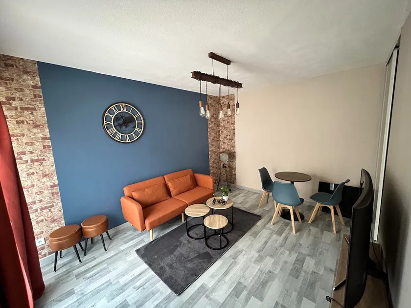 Quiet apartment in the city center with parking - Image 1