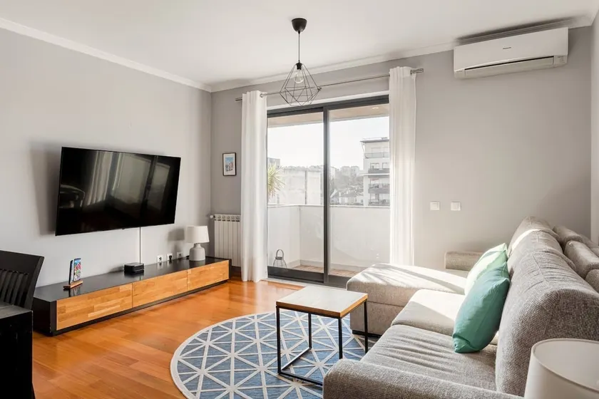 Elegant Flat in Benfica - 10 min to City Center - Image 1