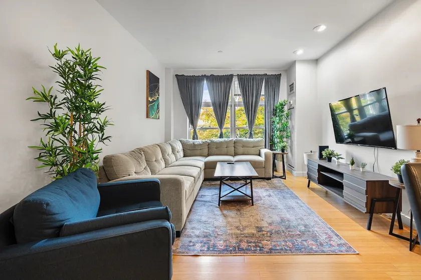 Spacious 2bd/2ba in Southend Boston 6915 - Image 1