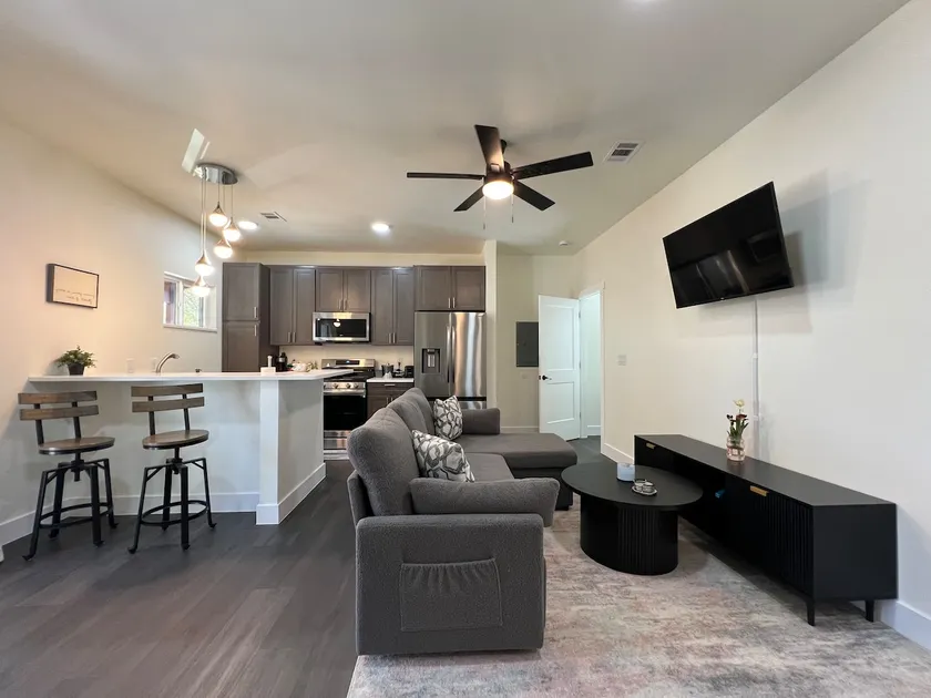 Private Apt in Cedar Park, TX - Image 1
