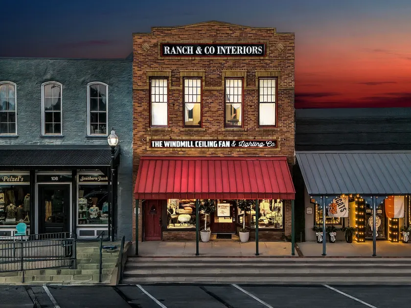 Historic Downtown Loft near Lake Ray Roberts - Image 1