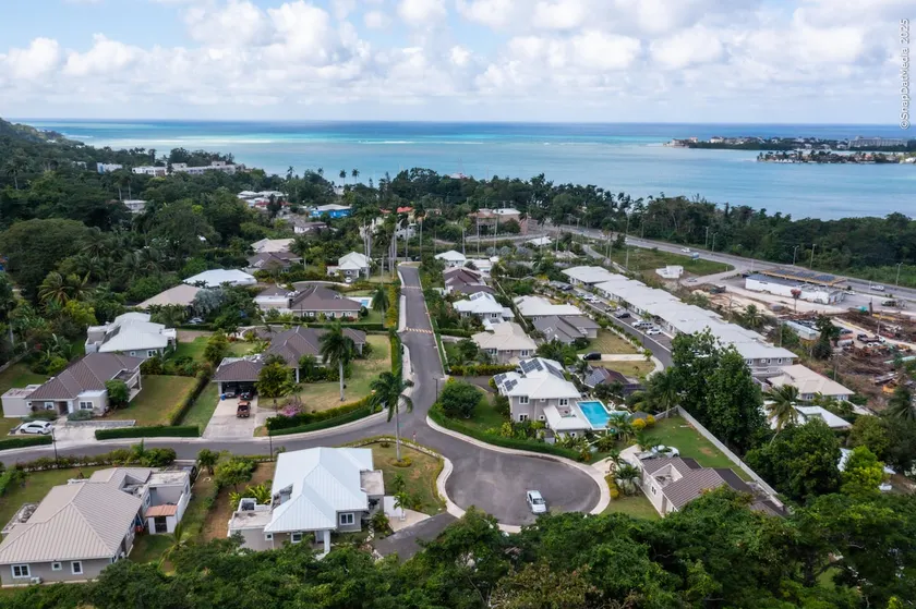 Exclusive Estate - Image 1