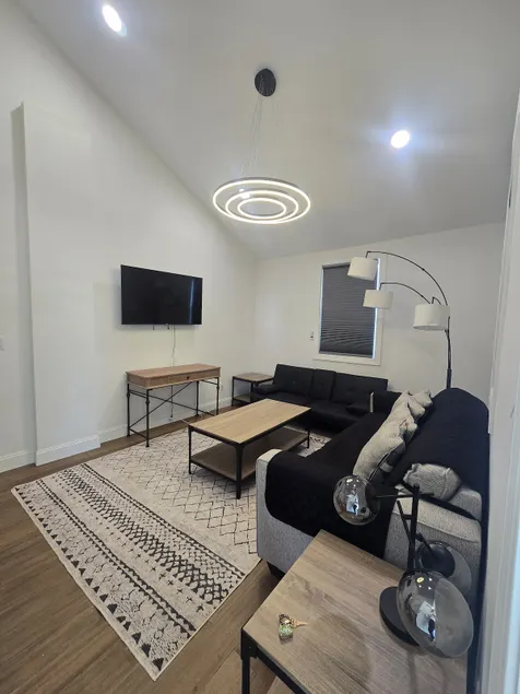 No Cleaning Fee, Cozy Cottage ; ) - Image 1
