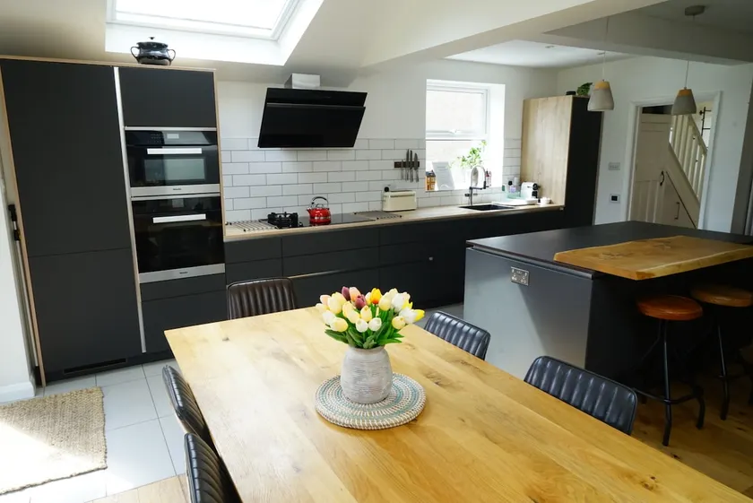 Oxford's cosiest 3 bedroom home with off street car parking - Image 1