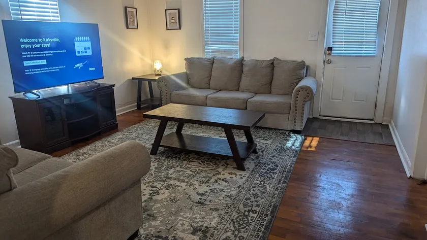 Central City Escape - 2 Bath / Free Parking - Image 1