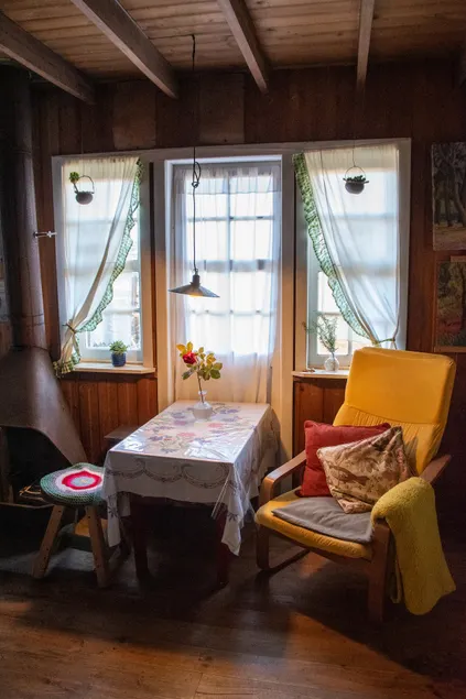 Painter's retreat. - Image 1