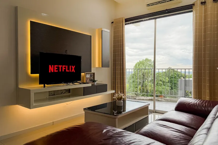 Relaxing 3BR Condo | 10 Pax | Near Lake Garden Zoo - Image 1