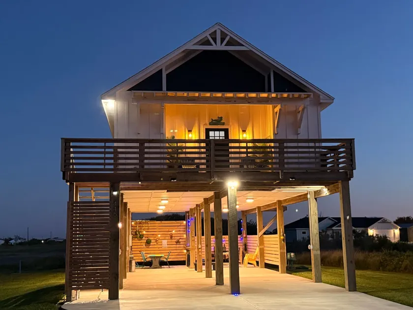 Pin Oak Paradise, Holiday Beach - Image 1