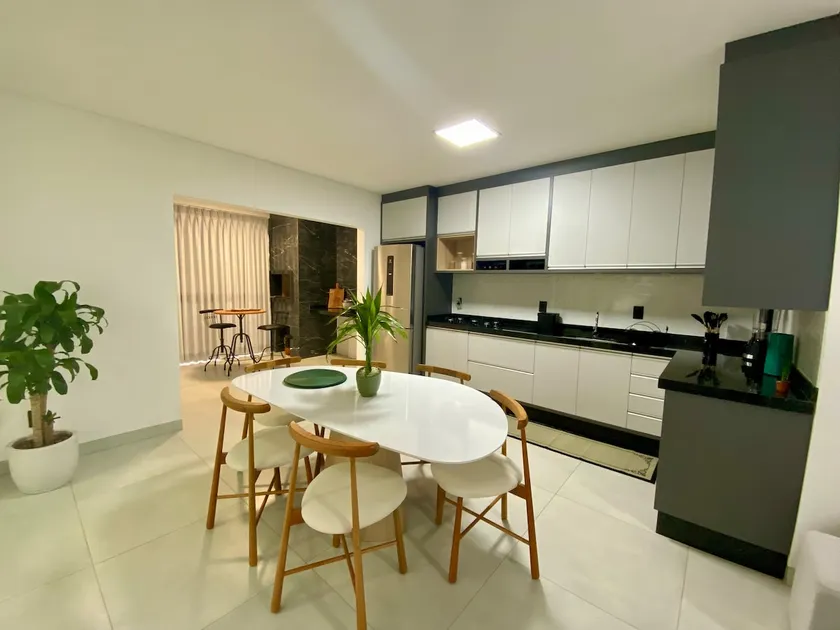 High-end apartment - Image 1