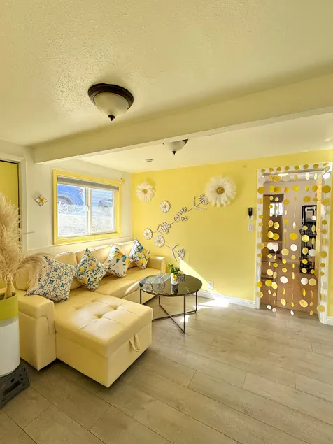 Sunrise Studio with 1GbB - Image 1