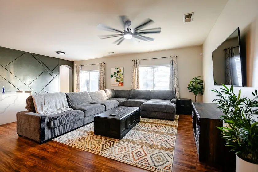 5 Bdrm Beautiful SW Bakersfield - HWY 99/Hard Rock - Image 1
