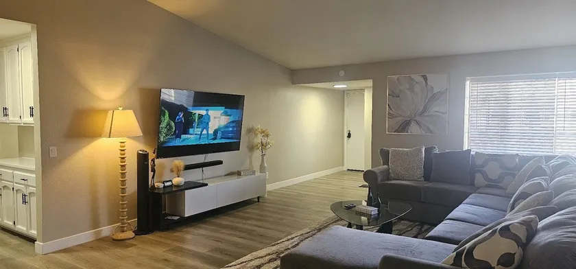 Luxury House in Moreno Valley - Image 1