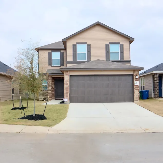 Spacious 3BR Near Airport Sleeps 8+ - Image 1