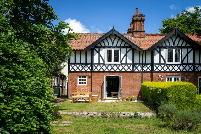 Boutique Cottage nr Aldeburgh & Coast - Super King - Image 1