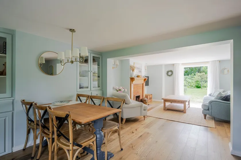 Boutique Cottage- Coast, Dogs, Garden & Super King - Image 1