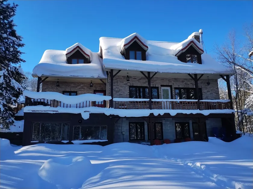 Nature Retreat + Hot Tub & Steam Room - Image 1